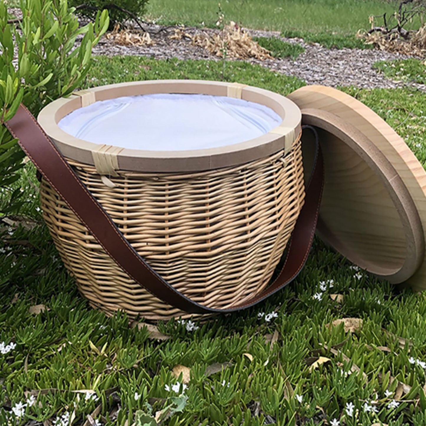 Scotch Wicker Picnic Cooler Basket Round