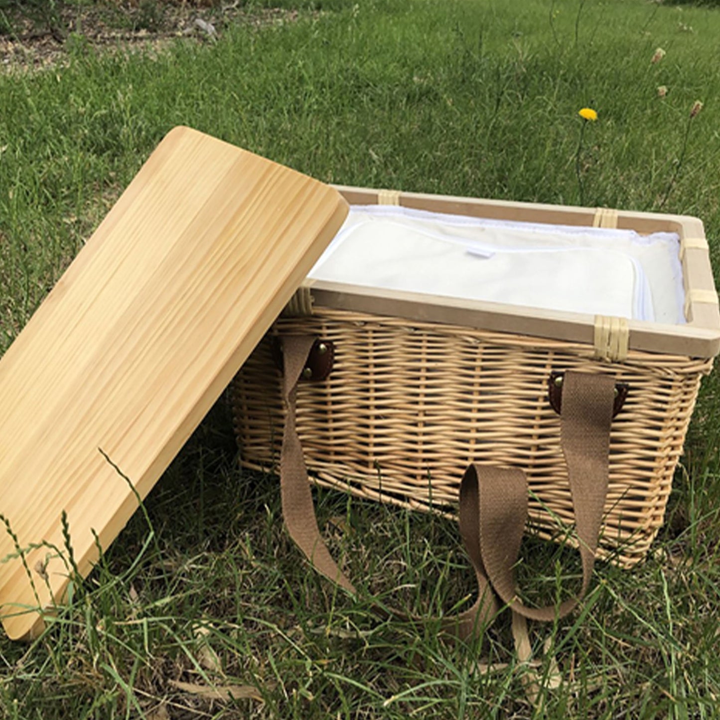 Gold Coast Wicker Picnic Cooler Basket Square
